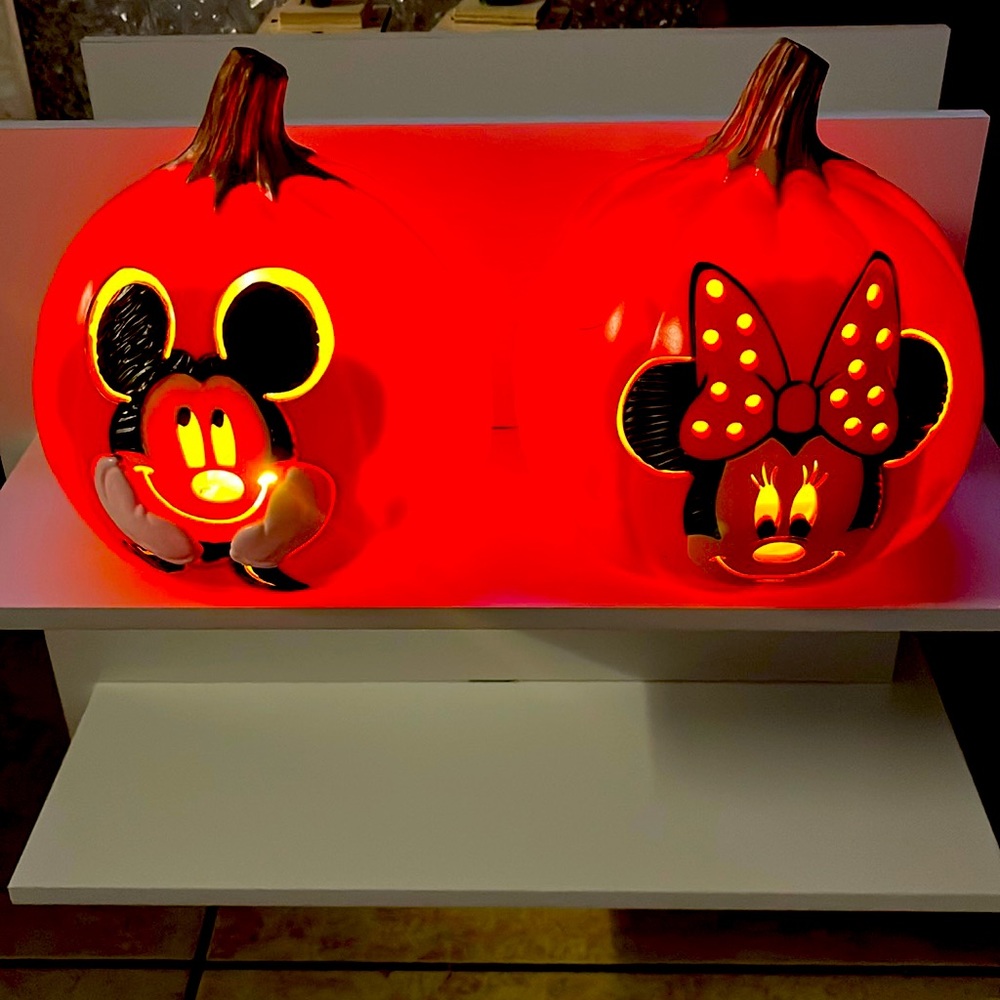 NWT Licensed Disney Mickey & Minnie Mouse 6" Light Up Pumpkin Plastic Decor